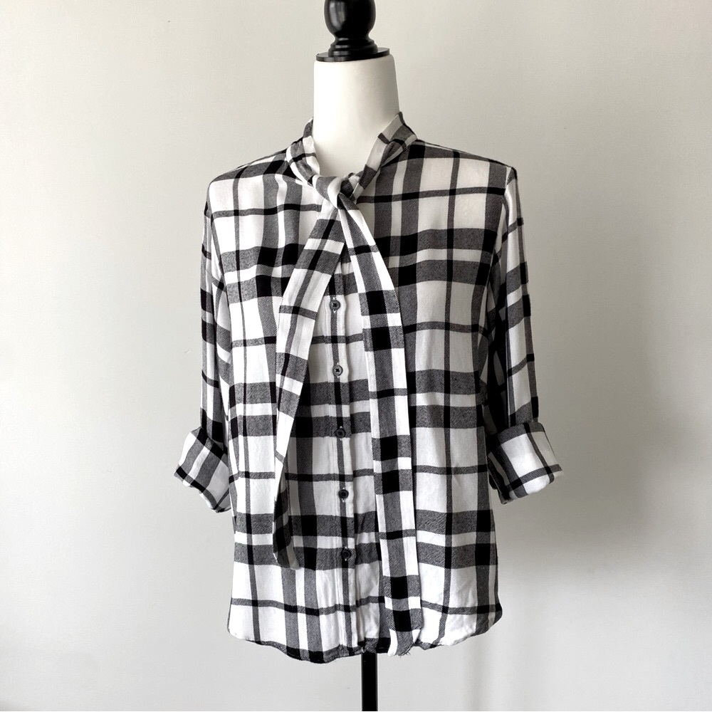 SOLD | BANANA REPUBLIC | Dillon Casual Neck Tie Top - Picture 2 of 12